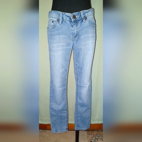 A Max Studio Crop Blue Denim Jeans - Picture 2 of 7